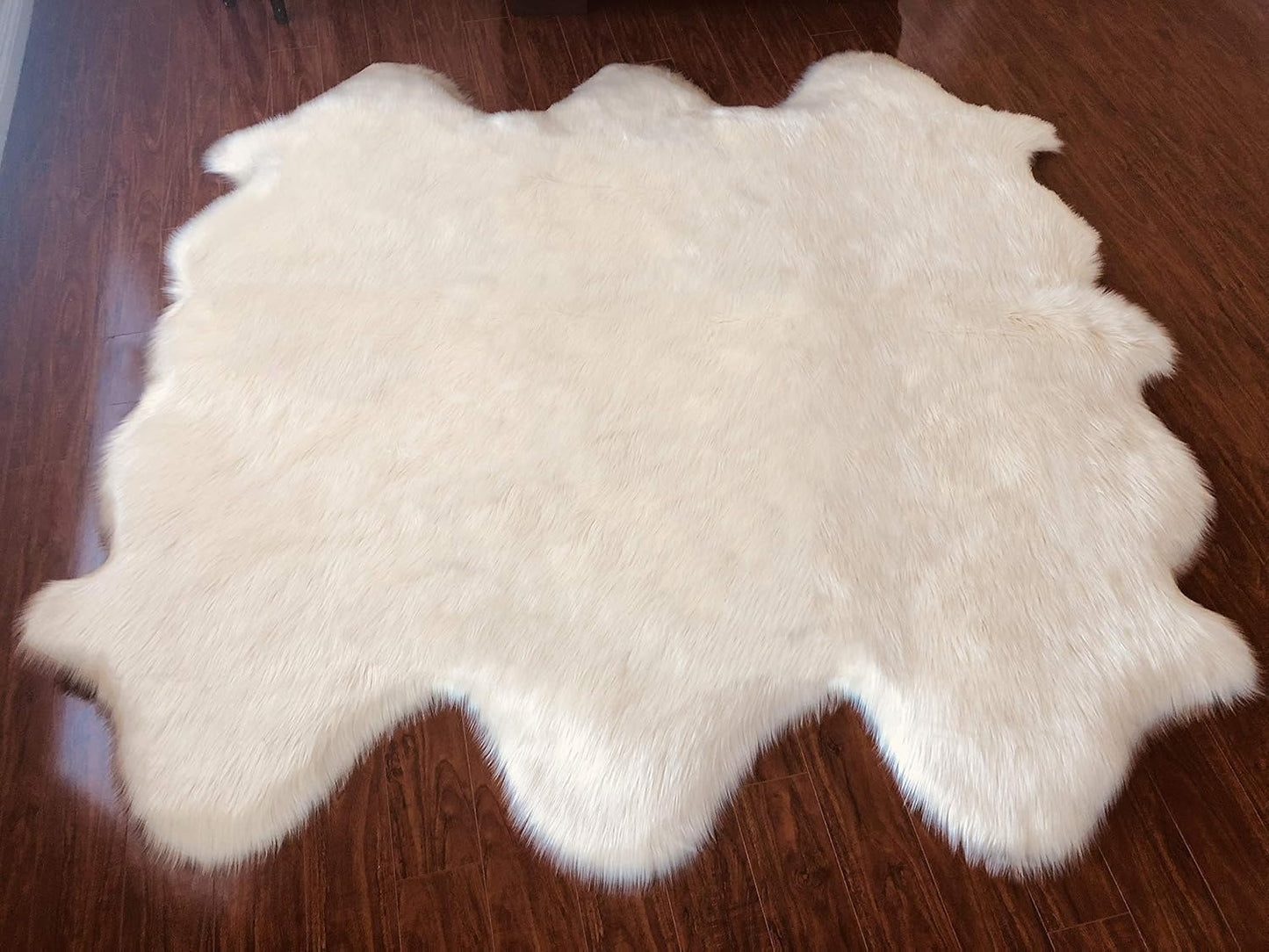 LAMBZY Faux Sheepskin Hypoallergenic Free Shape Silky Shag Rug, Luxury Shaggy Silky Plush Carpet for Bedrooms Rugs Living Kids Room Sofa Floor Rugs (Sexto 6 Pelts 6'x6', 180x180 cm,White)