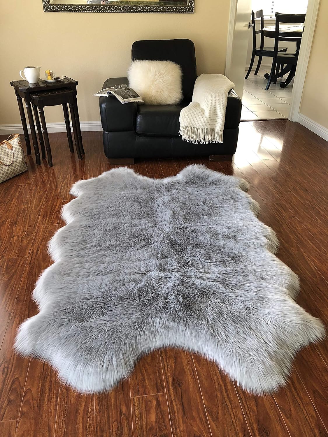 LAMBZY Faux Sheepskin Hypoallergenic Free Shape Silky Shag Rug, Luxury Shaggy Silky Plush Carpet for Bedrooms Rugs Living Room Kids Rooms Sofa Floor Rugs (Quarto 4 Pelts 4'x6', 120x180cm Grey)