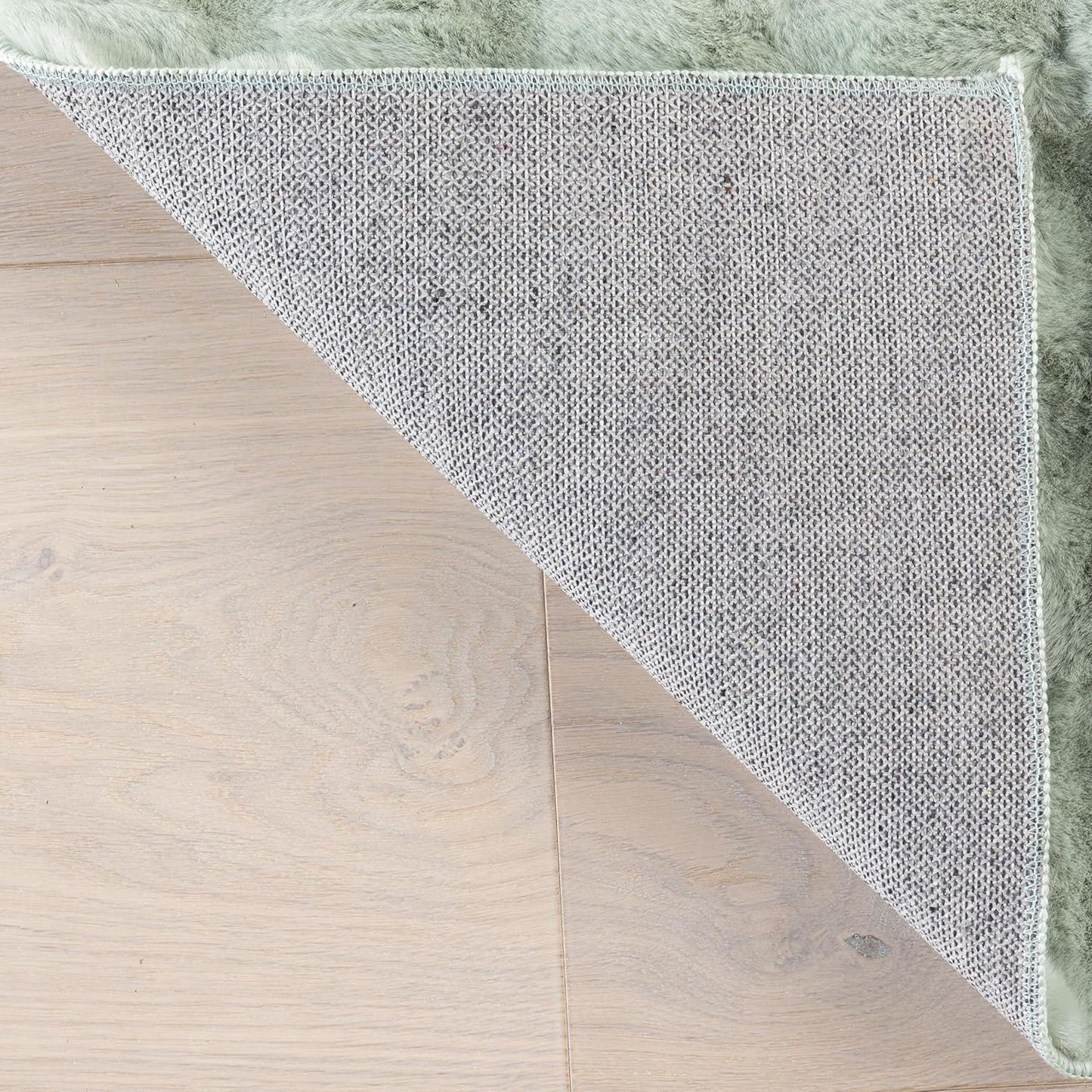 nuLOOM 2'6" x 8' Cozy Plush Area Rug, Machine Washable, Non-Slip, Soft Fluffy Shag Carpet for Living Room Bedroom Kids Room Nursery Home Decor, Jeni Green